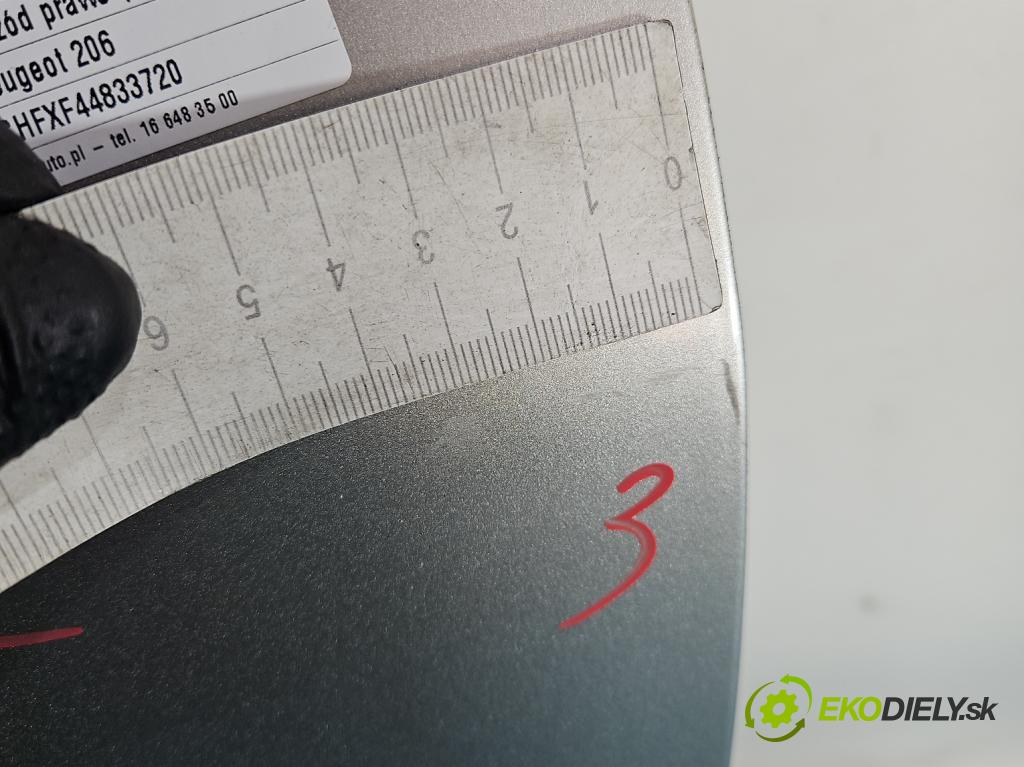 Peugeot 206 1.1 8V 60 HP manual 44.1 kW 1124 cm3 3- dvere predné pravé  (Kľučka dverí ostatné)