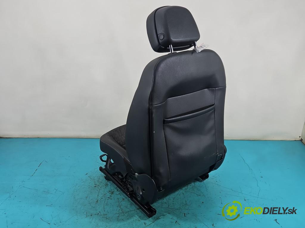Opel Astra IV 2009-2015 1.7 cdti 125 HP manual 92 kW 1686 cm3 5- Sedačka pravý  (Sedadlo)