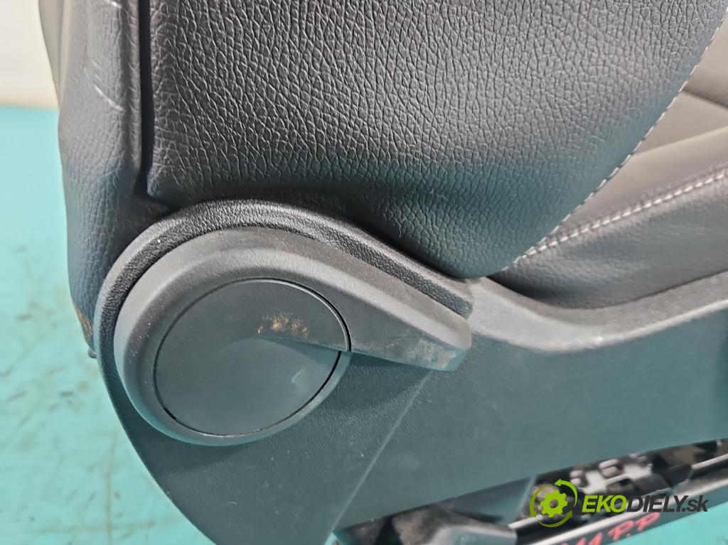 Opel Astra IV 2009-2015 1.7 cdti 125 HP manual 92 kW 1686 cm3 5- Sedačka pravý  (Sedadlo)