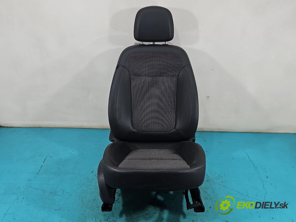 Opel Astra IV 2009-2015 1.7 cdti 125 HP manual 92 kW 1686 cm3 5- Sedačka pravý  (Sedadlo)