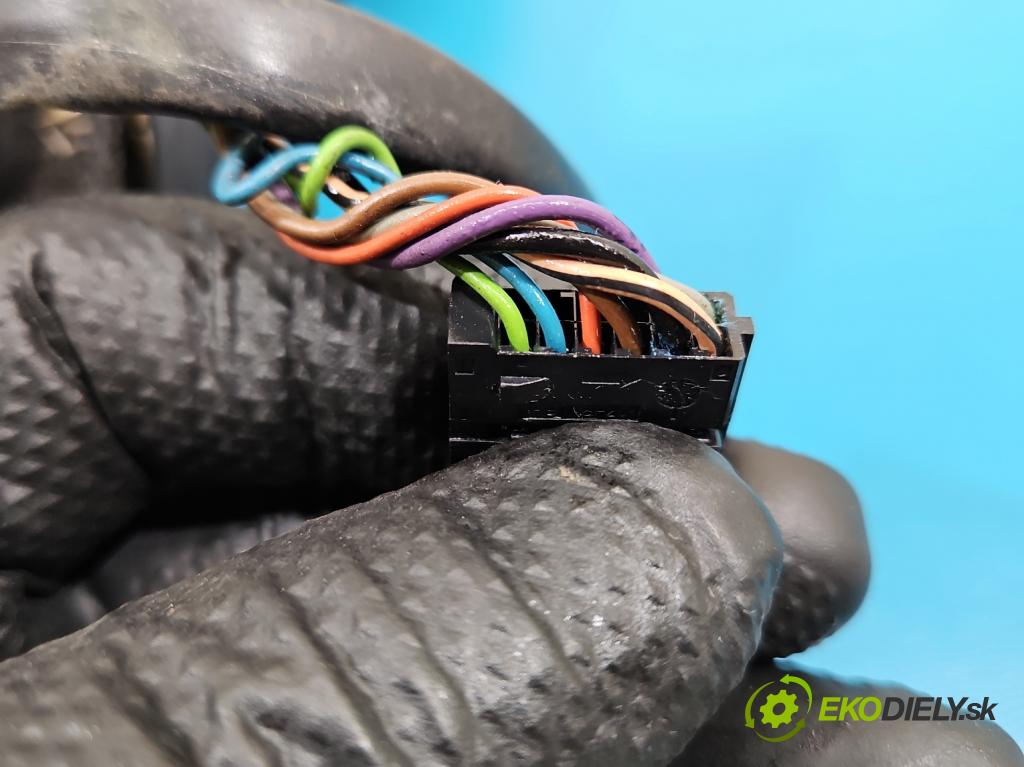 Peugeot 407 1.6 hdi 109 HP manual 80 kW 1560 cm3 4- zrkadlo pravé (Kľučka dverí ostatné)