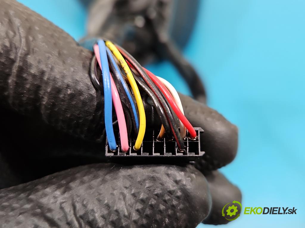 Audi A4 B9 2015-2024 2.0 TDI 190 HP automatic 140 kW 1968 cm3 5- zrkadlo ľavé  (Kľučka dverí ostatné)