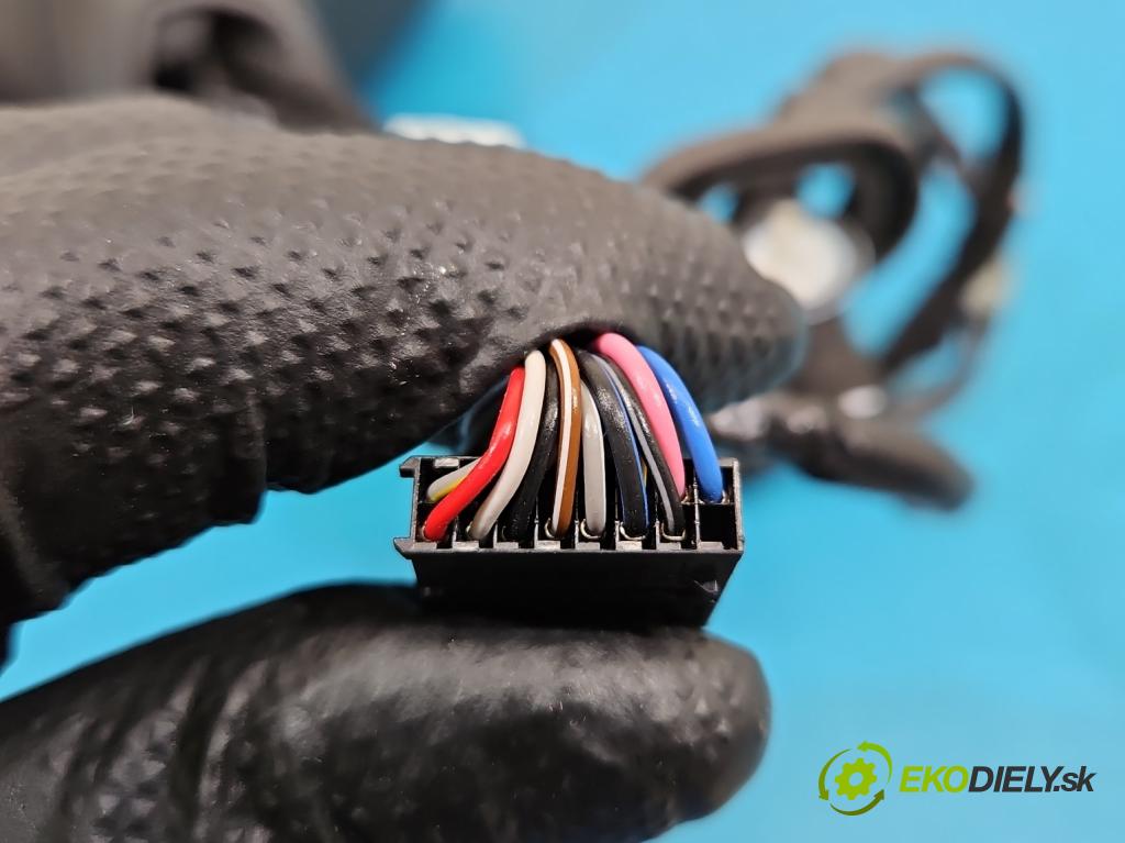 Audi A4 B9 2015-2024 2.0 TDI 190 HP automatic 140 kW 1968 cm3 5- zrkadlo pravé  (Kľučka dverí ostatné)