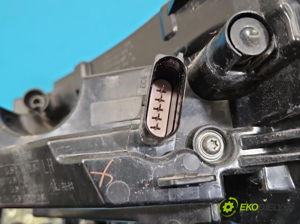 Audi A4 B9 2015-2024 2.0 TDI 190 HP automatic 140 kW 1968 cm3 5- svetlo / reflektor zadné ľavé  (Kľučka dverí ostatné)