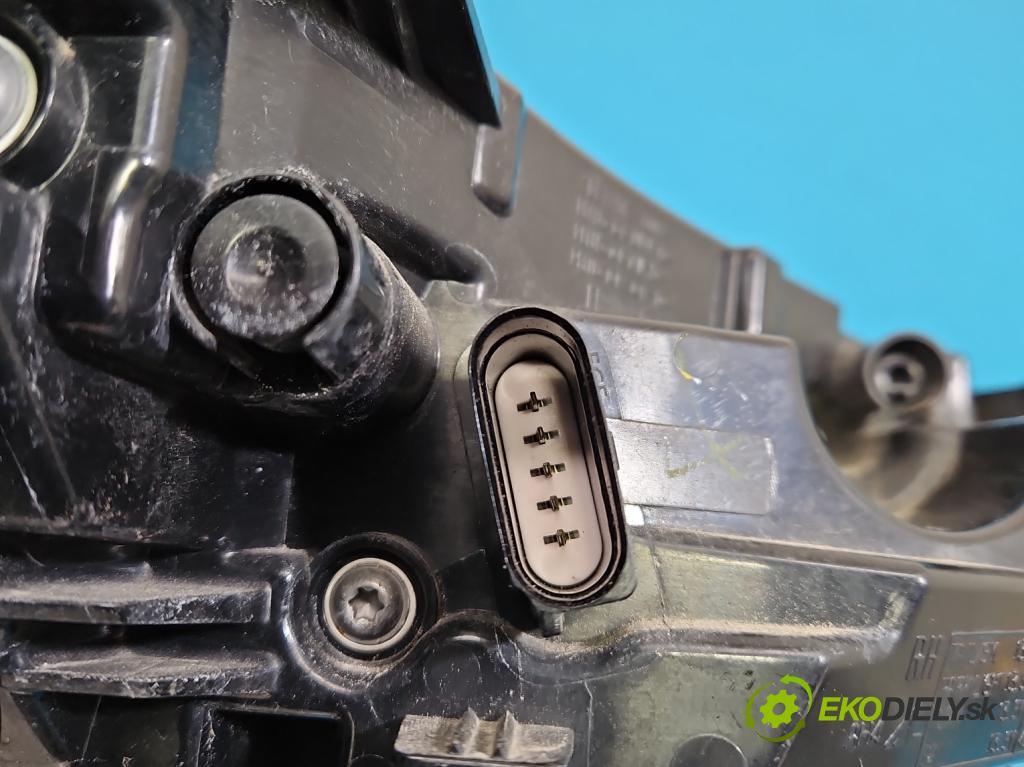 Audi A4 B9 2015-2024 2.0 TDI 190 HP automatic 140 kW 1968 cm3 5- svetlo / reflektor zadné pravé 8W9945092AA (Kľučka dverí ostatné)