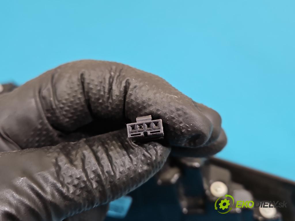 MG MG3  24- 1.5 16V 102 HP automatic 75 kW 1498 cm3 5- svetlo / reflektor zadné ľavé AC240425044-09 (Kľučka dverí ostatné)