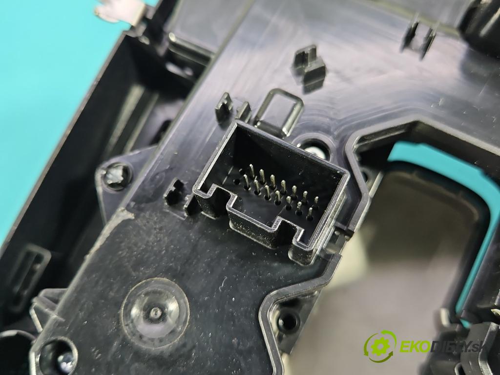 Audi A4 B9 2015-2024 2.0 TDI 190 HP automatic 140 kW 1968 cm3 5- svetlo / reflektor interiéra 4K0947135AE