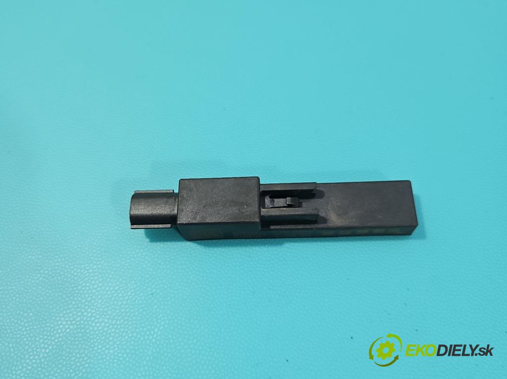 MG MG3  24- 1.5 16V 102 HP automatic 75 kW 1498 cm3 5- Zesilovač: 654406818 (Zosilňovač)