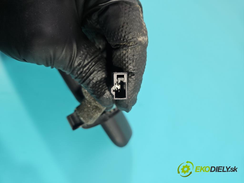 Vw Scirocco II 2008-2017 1.4 TSI 160 HP manual 118 kW 1390 cm3 3- clonítko pravé