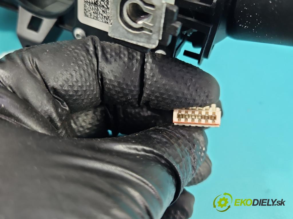 Vw Scirocco II 2008-2017 1.4 TSI 160 HP manual 118 kW 1390 cm3 3- prepínač komplex: 5K0953521BM (Prepínacie páčky pod volantom)