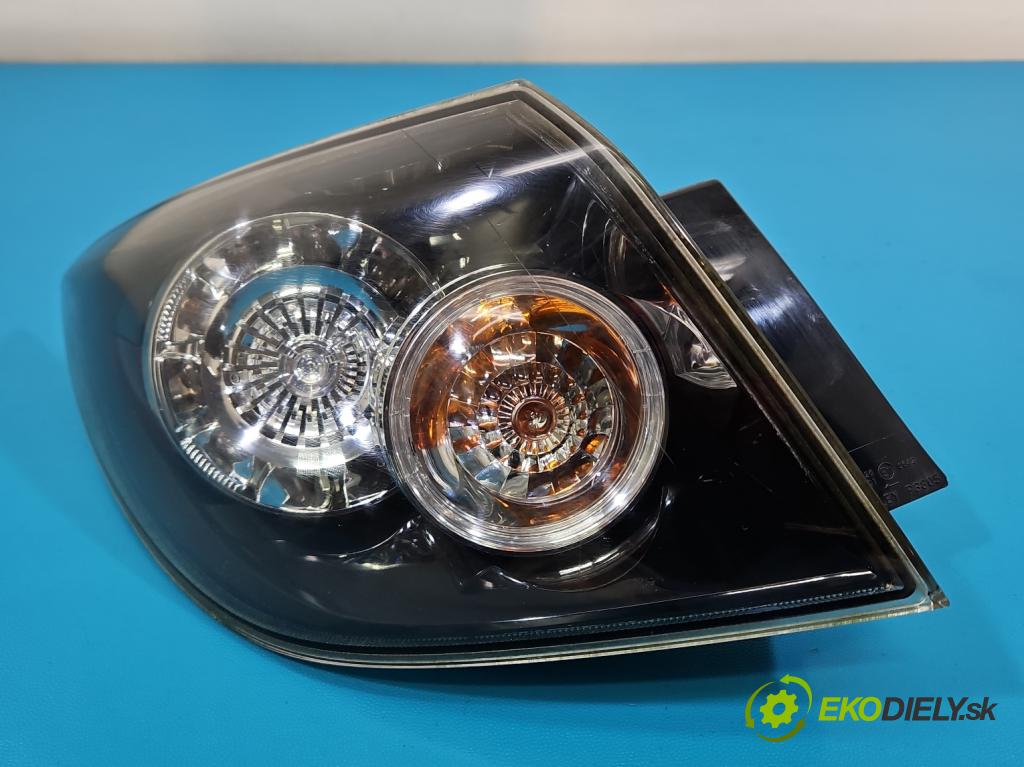 Mazda 3 I BK 2003-2009 2.0 16V 150 HP manual 110 kW 1999 cm3 5- svetlo / reflektor zadné ľavé  (Kľučka dverí ostatné)