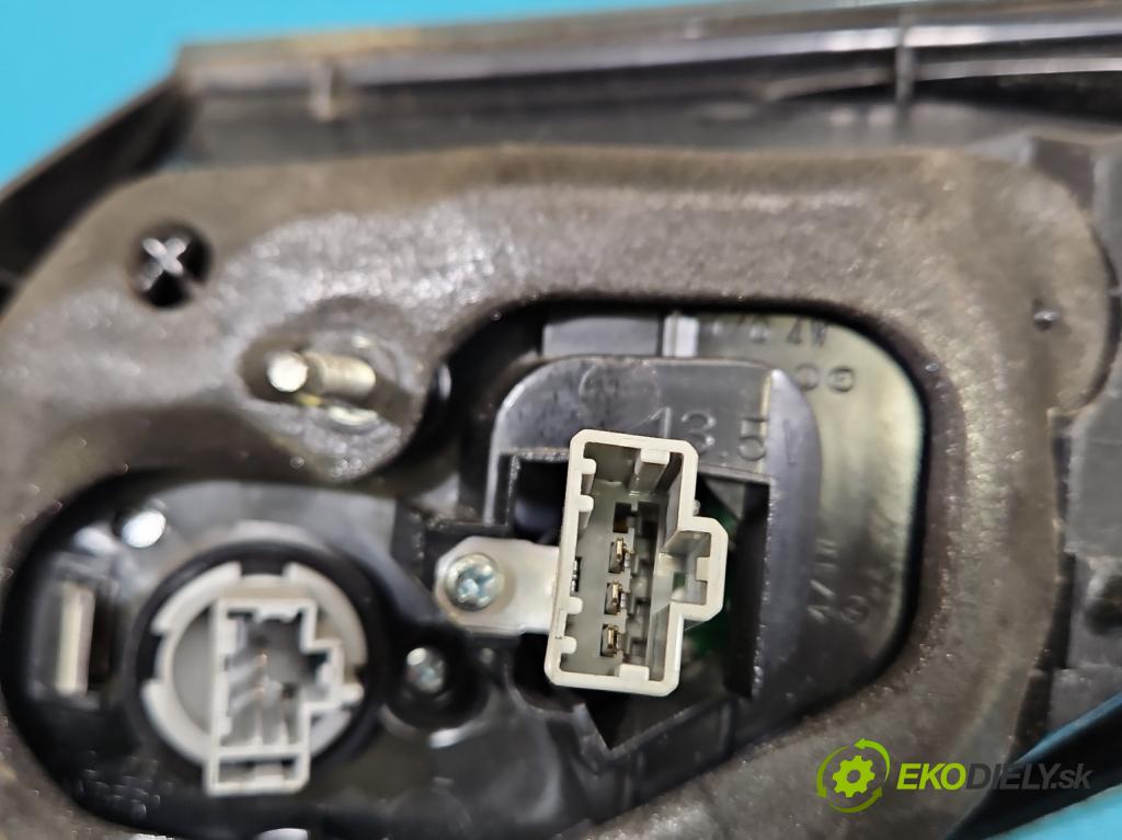 Mazda 3 I BK 2003-2009 2.0 16V 150 HP manual 110 kW 1999 cm3 5- svetlo / reflektor zadné ľavé  (Kľučka dverí ostatné)