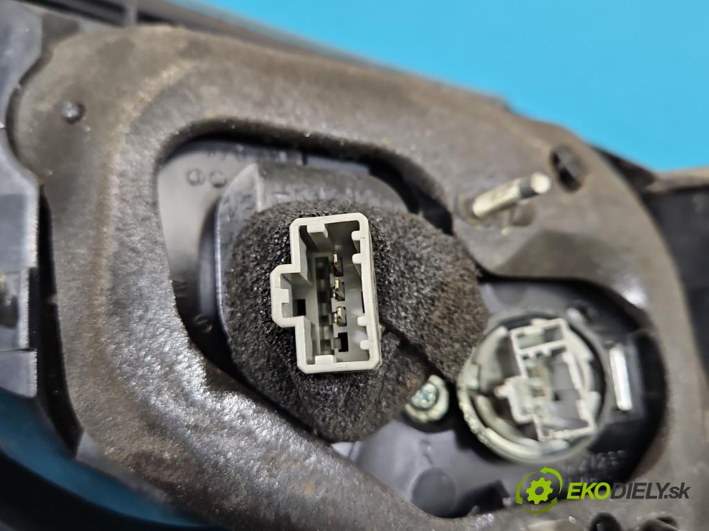 Mazda 3 I BK 2003-2009 2.0 16V 150 HP manual 110 kW 1999 cm3 5- svetlo / reflektor zadné pravé  (Kľučka dverí ostatné)