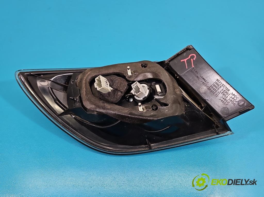 Mazda 3 I BK 2003-2009 2.0 16V 150 HP manual 110 kW 1999 cm3 5- svetlo / reflektor zadné pravé  (Kľučka dverí ostatné)