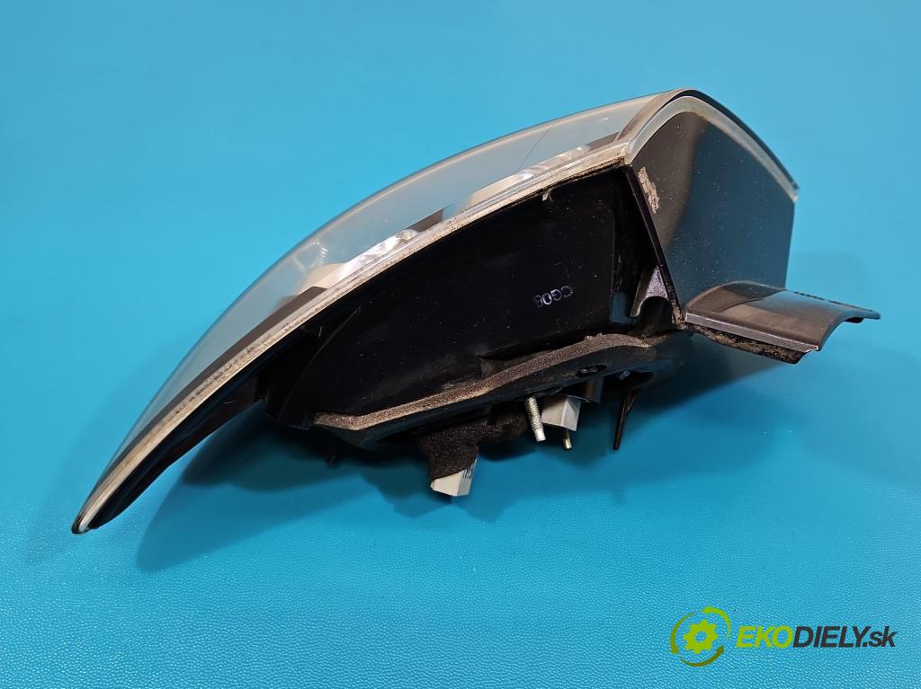 Mazda 3 I BK 2003-2009 2.0 16V 150 HP manual 110 kW 1999 cm3 5- svetlo / reflektor zadné pravé  (Kľučka dverí ostatné)