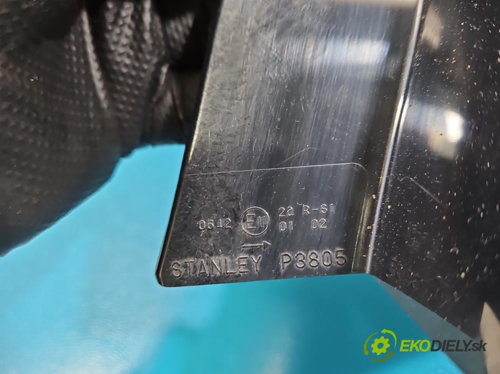 Mazda 3 I BK 2003-2009 2.0 16V 150 HP manual 110 kW 1999 cm3 5- svetlo / reflektor zadné pravé  (Kľučka dverí ostatné)