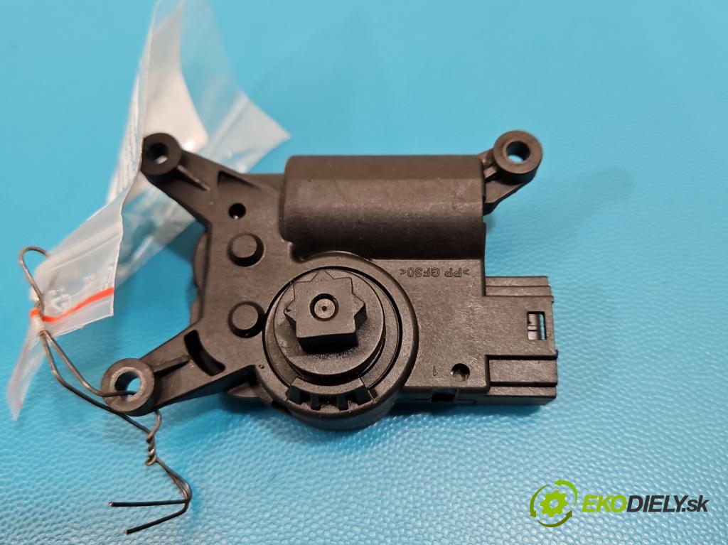 Alfa romeo Giulietta 1.6 jtd 105 HP manual 77 kW 1598 cm3 5- motor: kúrenia 3093814