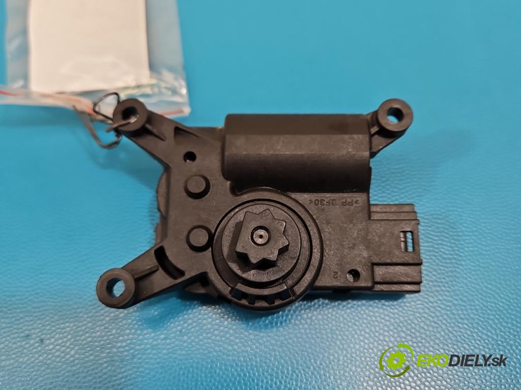 Alfa romeo Giulietta 1.6 jtd 105 HP manual 77 kW 1598 cm3 5- motor: kúrenia 3093813