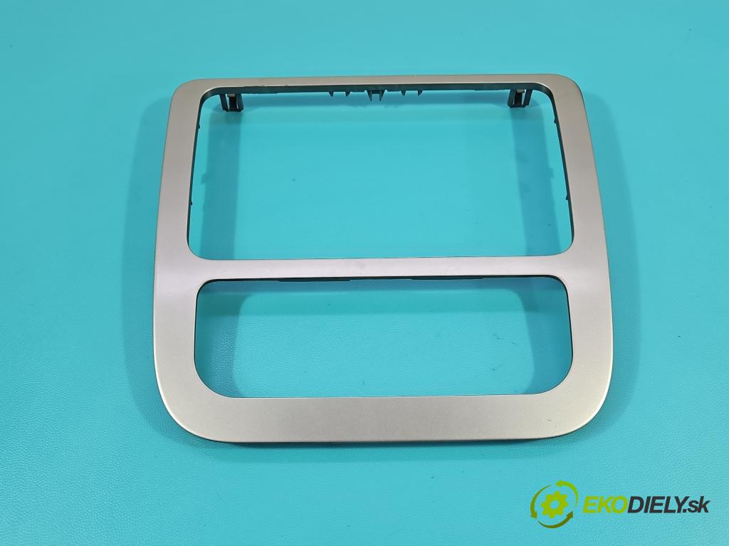 Vw Scirocco II 2008-2017 1.4 TSI 160 HP manual 118 kW 1390 cm3 3- Rám: rádio: 1Q0858071G