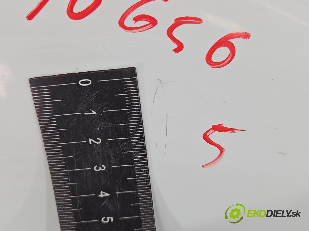 Citroen Berlingo II 2008-2018 1.6 hdi 90 HP manual 66 kW 1560 cm3 5- blatník predné pravý  (Kľučka dverí ostatné)