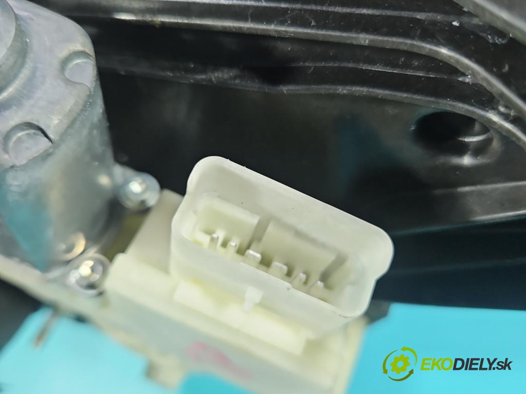 Renault Clio V 2019- 1.0 91 KM automatic 67 kW 999 cm3 5- mechanizmus okna zadné pravý 827209773R