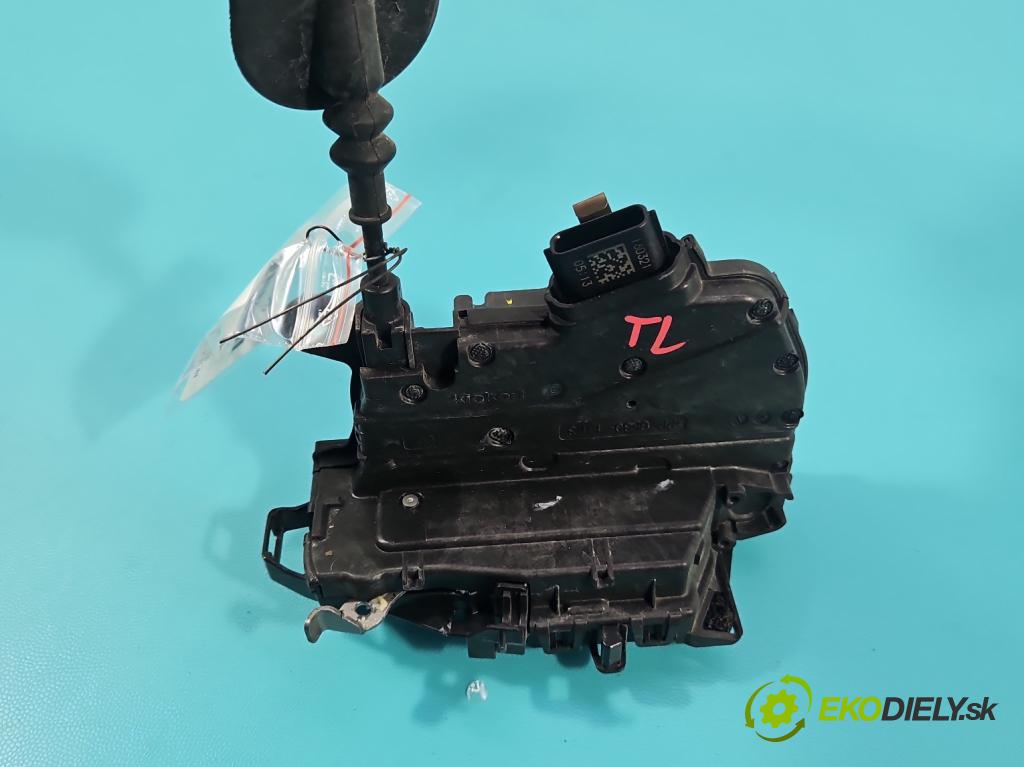 Renault Clio V 2019- 1.0 91KM automatic 67 kW 999 cm3 5- zámek zadní levý 825039554R