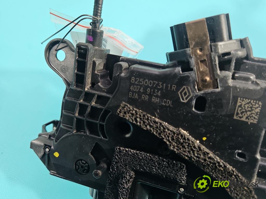 Renault Clio V 2019- 1.0 91KM automatic 67 kW 999 cm3 5- zámek zadní pravý 825007311R
