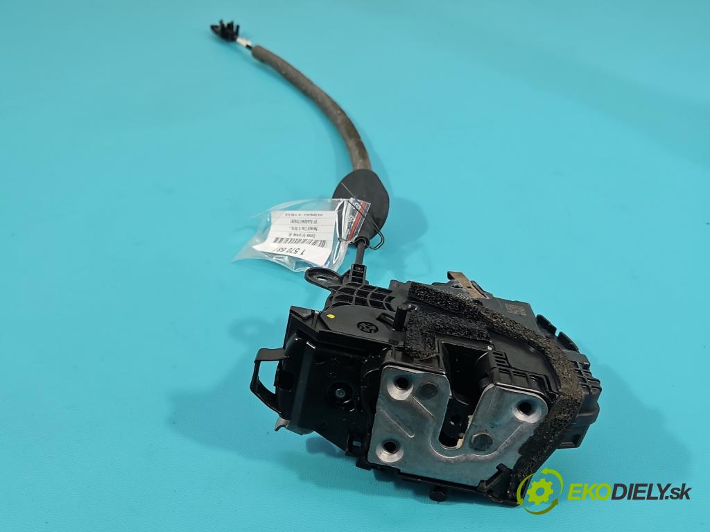 Renault Clio V 2019- 1.0 91KM automatic 67 kW 999 cm3 5- zámek zadní pravý 825007311R