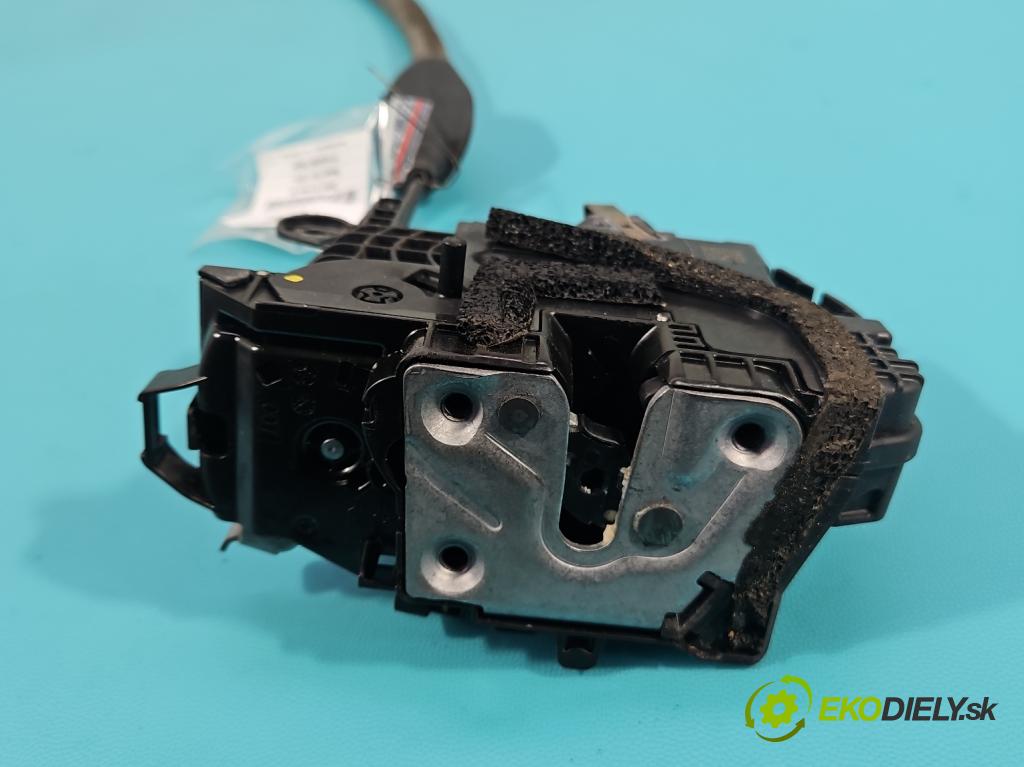 Renault Clio V 2019- 1.0 91KM automatic 67 kW 999 cm3 5- zámek zadní pravý 825007311R