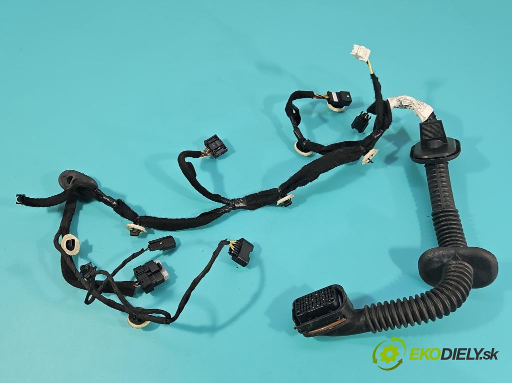 Renault Clio V 2019- 1.0 91KM automatic 67 kW 999 cm3 5- Balíček: dveře přední vlevo 241257585R