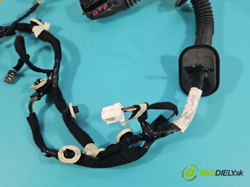 Renault Clio V 2019- 1.0 91 KM automatic 67 kW 999 cm3 5- Zväzok: dvere predné pravých 241249324R