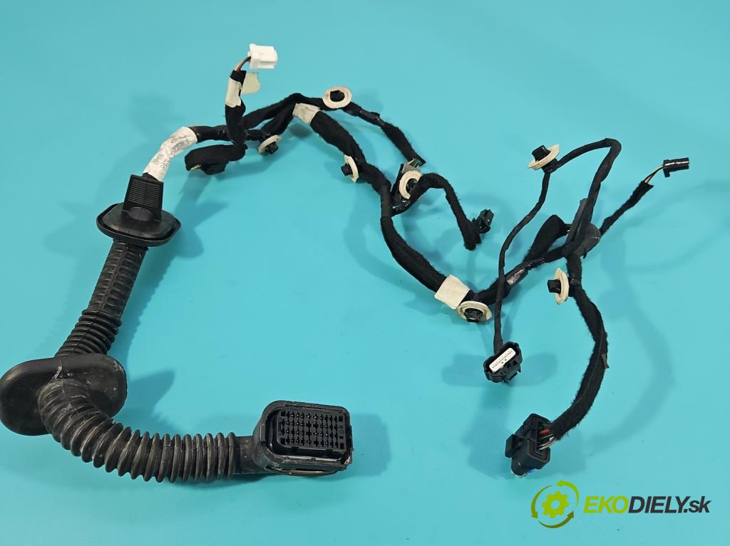 Renault Clio V 2019- 1.0 91 KM automatic 67 kW 999 cm3 5- Zväzok: dvere predné pravých 241249324R