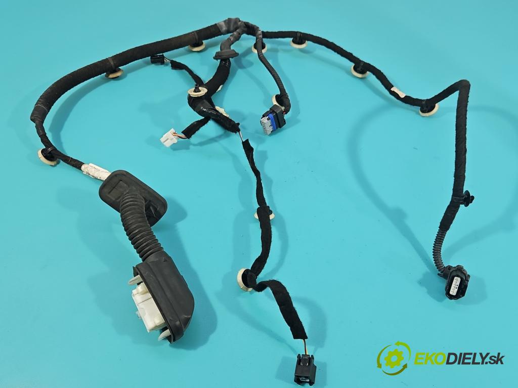 Renault Clio V 2019- 1.0 91 KM automatic 67 kW 999 cm3 5- Zväzok: dvere zadné pravých 241263888R