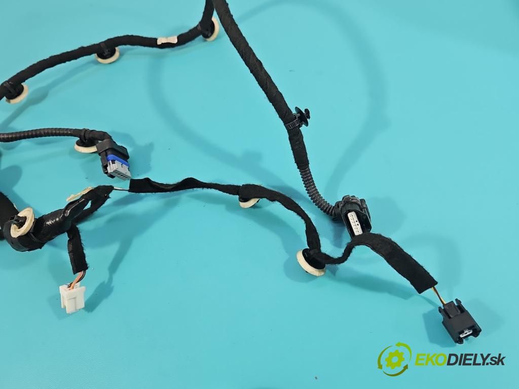 Renault Clio V 2019- 1.0 91 KM automatic 67 kW 999 cm3 5- Zväzok: dvere zadné pravých 241263888R