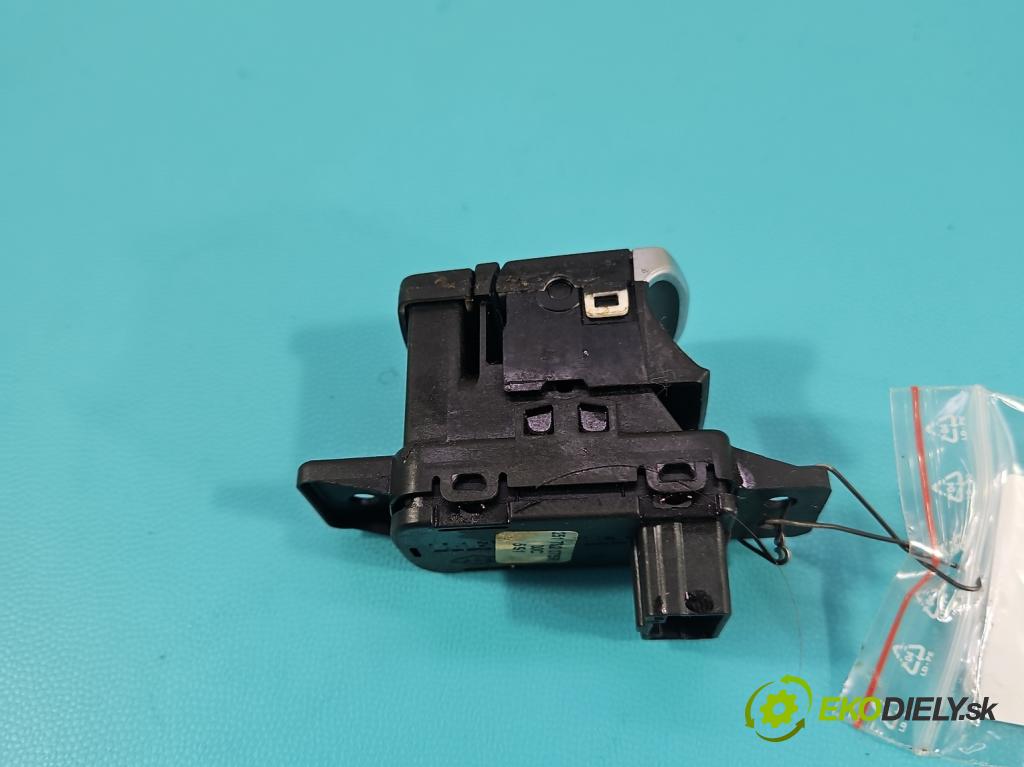 Renault Clio V 2019- 1.0 91 KM automatic 67 kW 999 cm3 5- prepínač brzda: ručný 251752075R (Prepínacie páčky pod volantom)