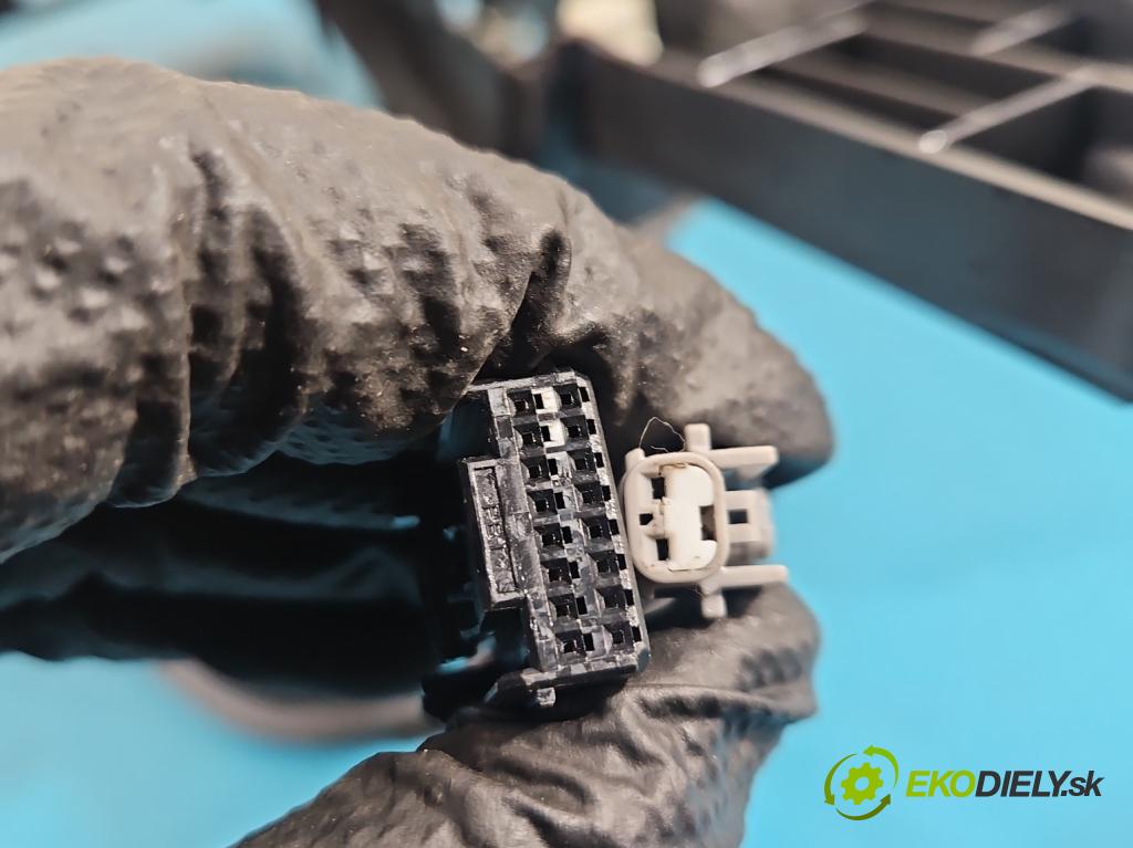 Renault Clio V 2019- 1.0 91 KM automatic 67 kW 999 cm3 5- kryt plast 969104486R