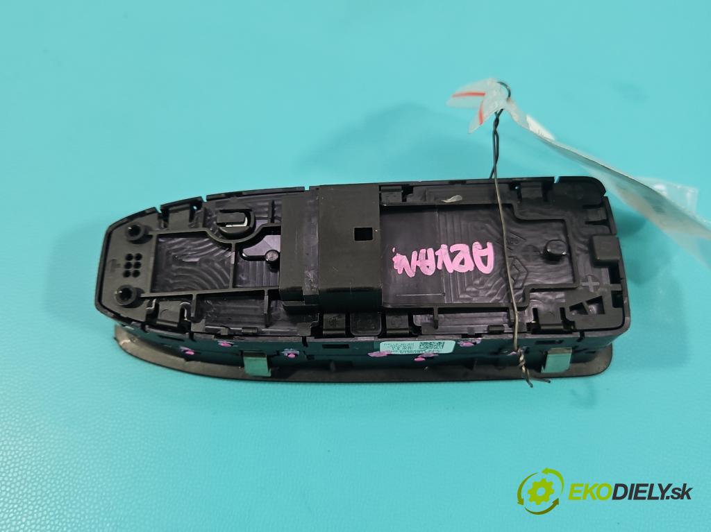Renault Clio V 2019- 1.0 91KM automatic 67 kW 999 cm3 5- Přepínač oken zpětných zrcátek 254107001R