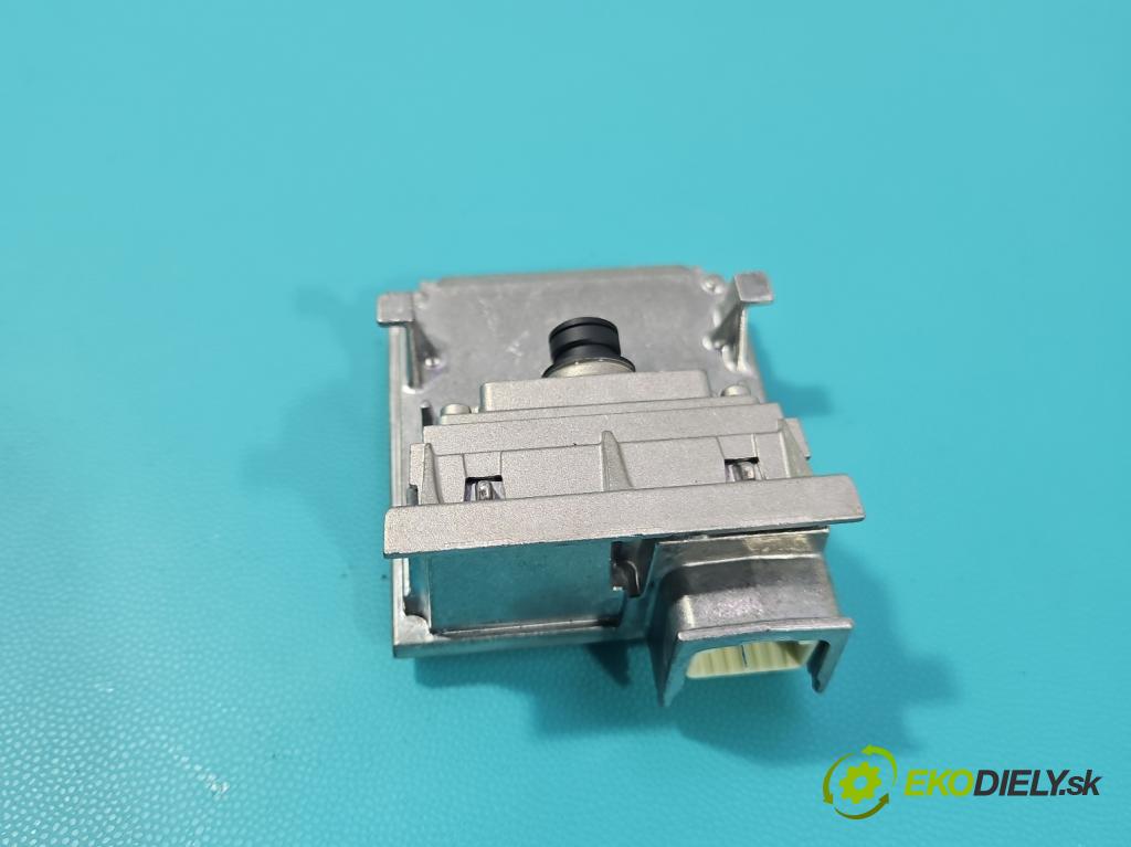 Renault Clio V 2019- 1.0 91 KM automatic 67 kW 999 cm3 5- Kamera predné 284628692R