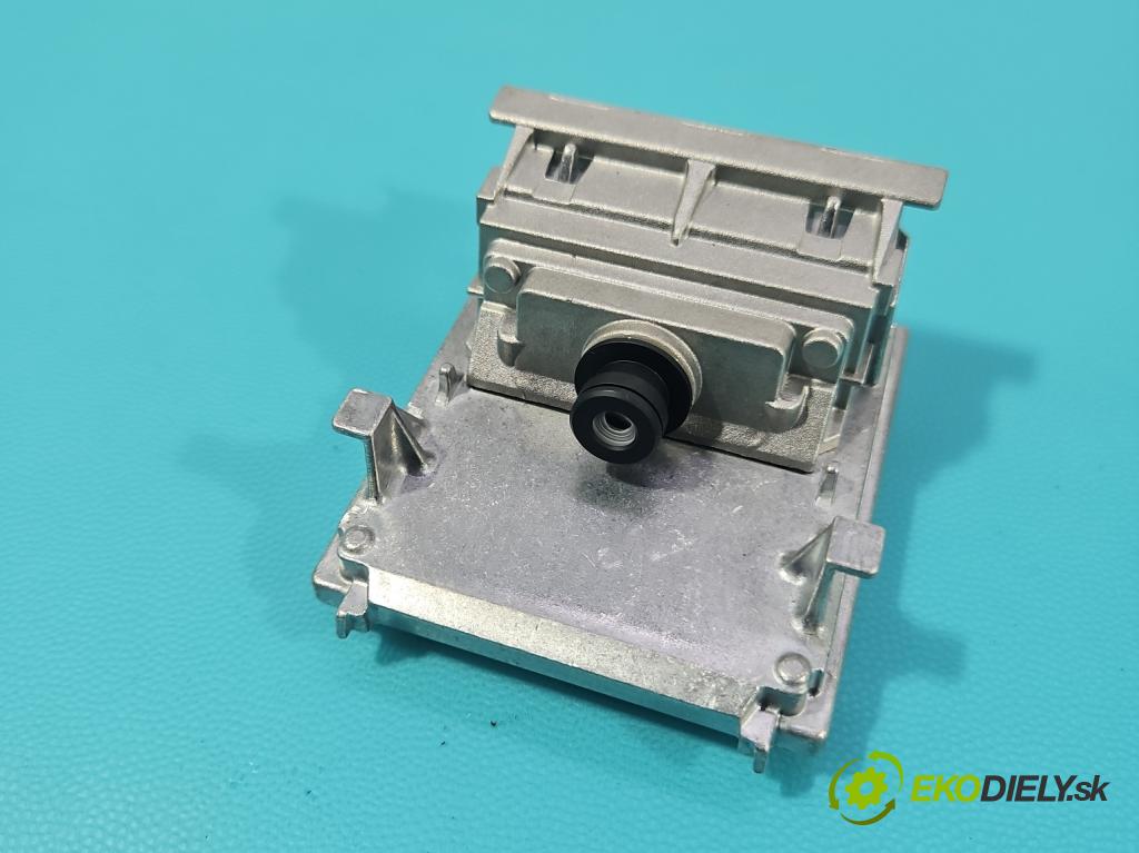 Renault Clio V 2019- 1.0 91 KM automatic 67 kW 999 cm3 5- Kamera predné 284628692R