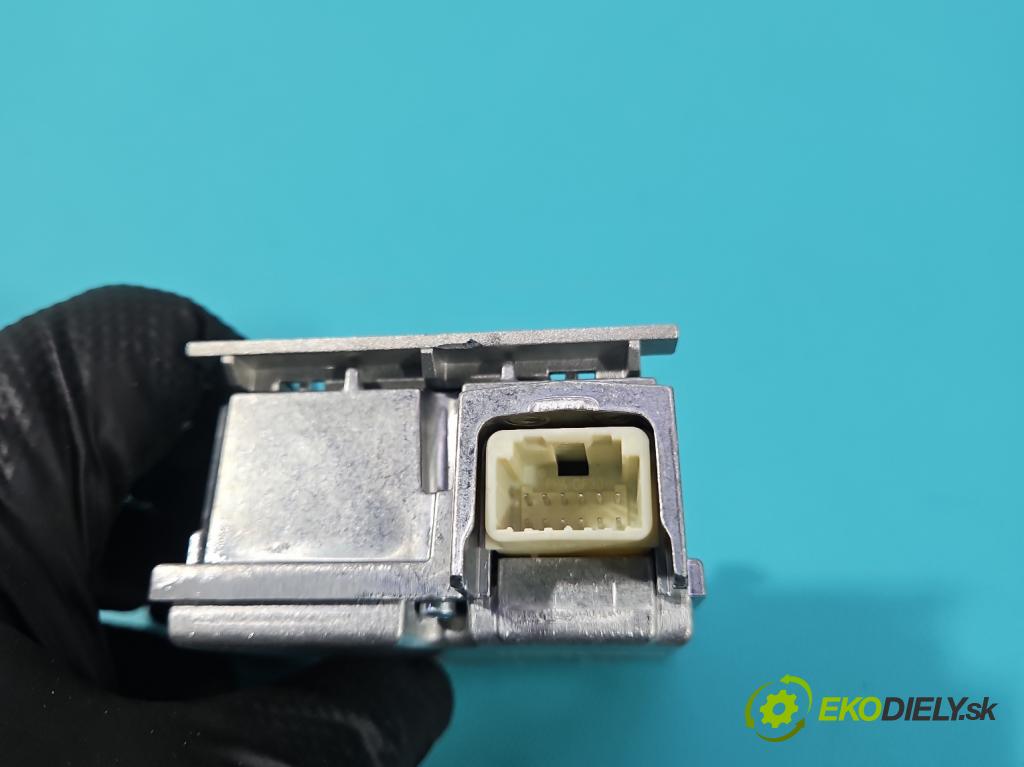 Renault Clio V 2019- 1.0 91 KM automatic 67 kW 999 cm3 5- Kamera predné 284628692R