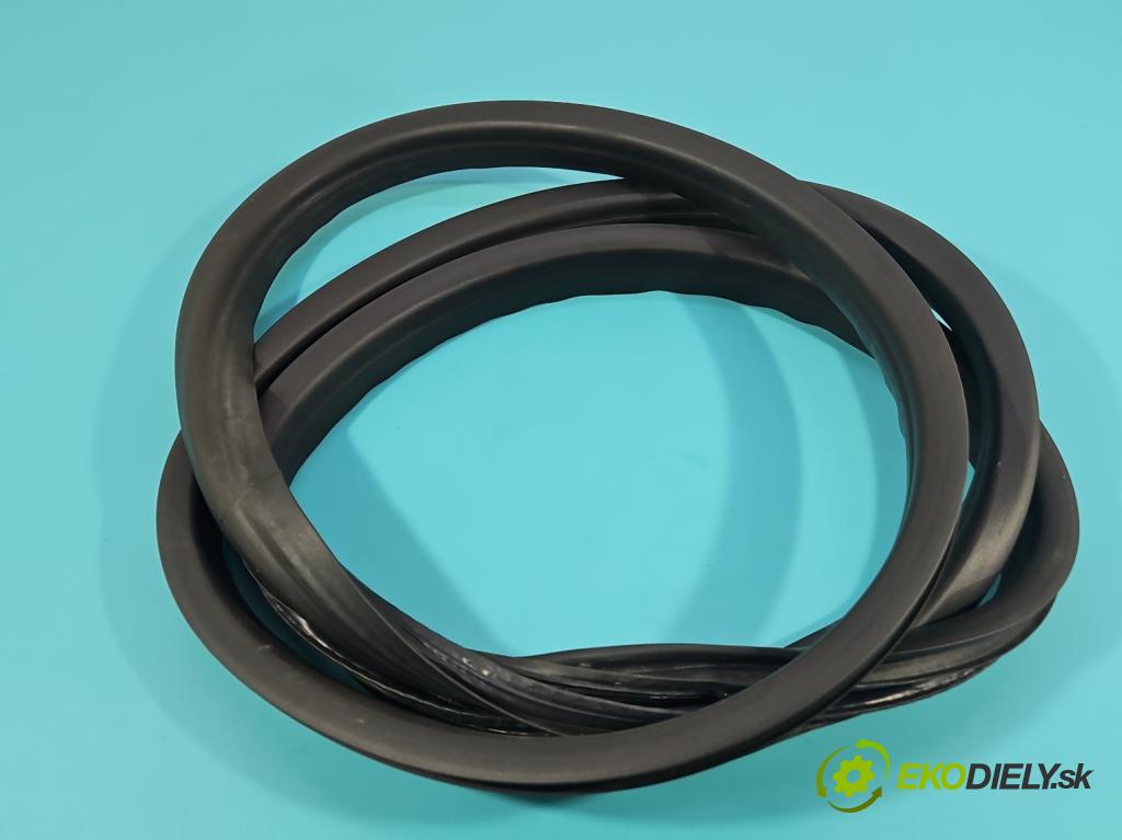 Renault Clio V 2019- 1.0 91 KM automatic 67 kW 999 cm3 5- Těsnění: dvere predné pravé 