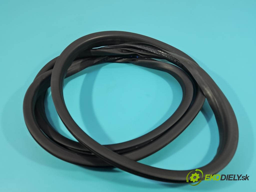 Renault Clio V 2019- 1.0 91KM automatic 67 kW 999 cm3 5- Těsnění: dveře přední pravé