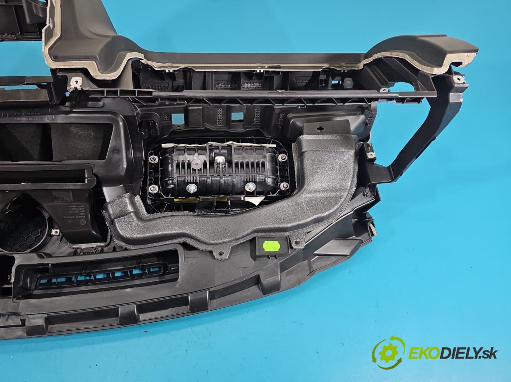 Vw Passat B8 2014 - 2.0 tdi 150 HP automatic 110 kW 1968 cm3 5- kokpit,pristrojová doska rozdeľovacia