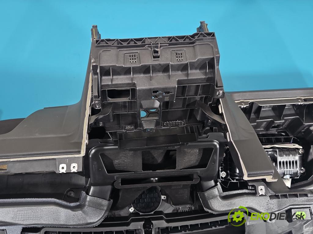 Vw Passat B8 2014 - 2.0 tdi 150 HP automatic 110 kW 1968 cm3 5- kokpit,pristrojová doska rozdeľovacia