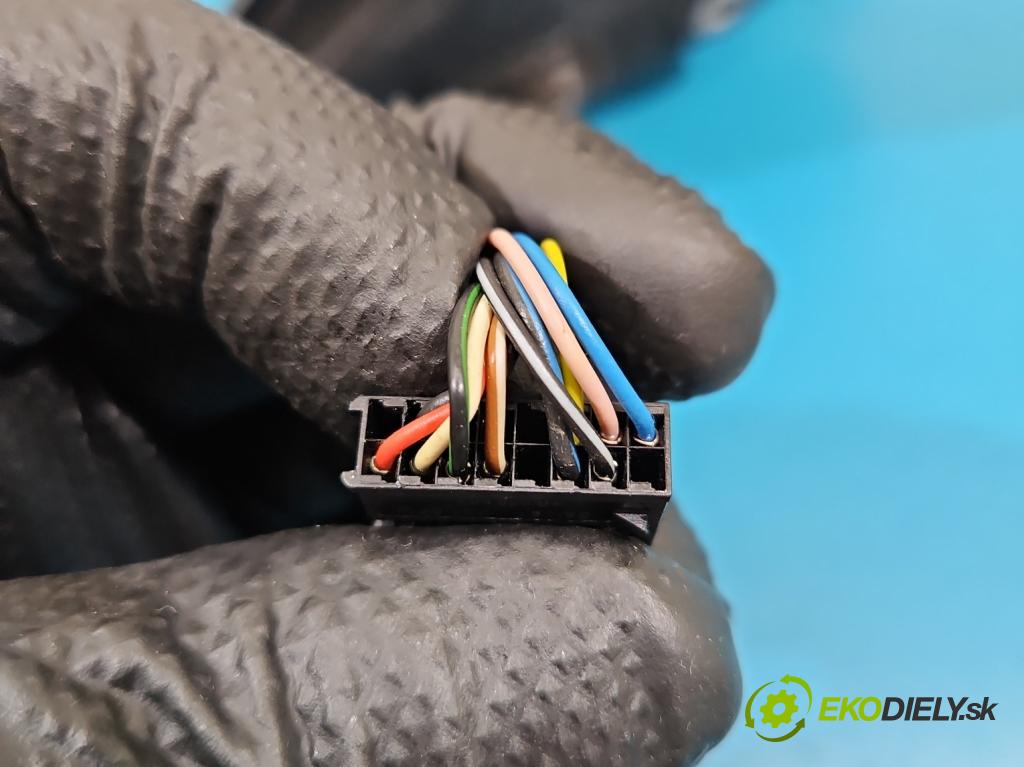 Audi A5 8T 2007-2016 3.0 tdi 239KM automatic 176 kW 2967 cm3 5- zrkadlo pravé  (Kľučka dverí ostatné)