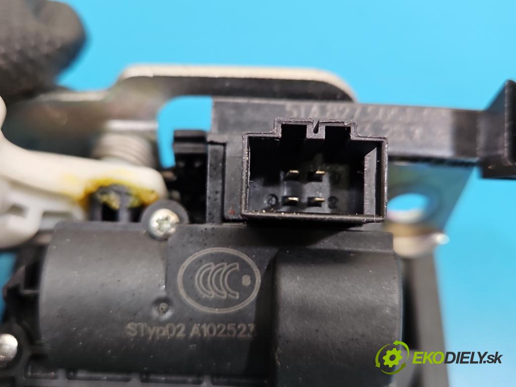 Vw Passat B8 2014 - 2.0 tdi 150 HP automatic 110 kW 1968 cm3 5- zámok kufrové dvere zadné 5TA827505D