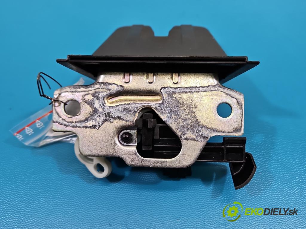 Vw Passat B8 2014 - 2.0 tdi 150 HP automatic 110 kW 1968 cm3 5- zámok kufrové dvere zadné 5TA827505D