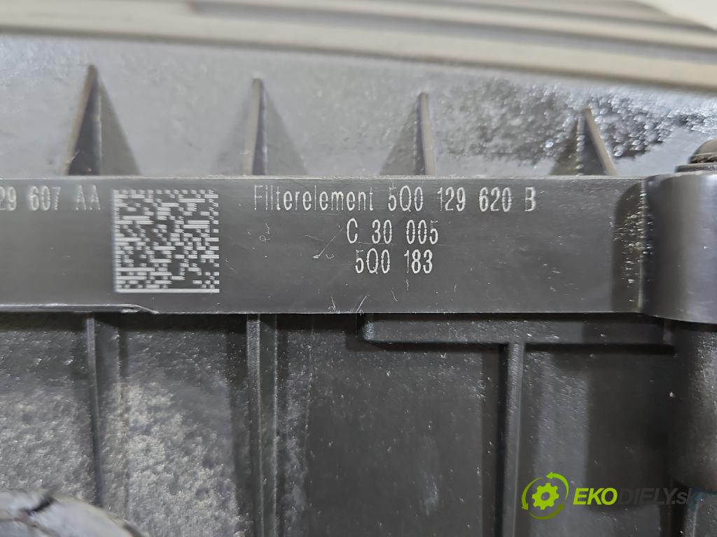 Vw Passat B8 2014 - 2.0 tdi 150 HP automatic 110 kW 1968 cm3 5- obal filtra vzduchu 5Q0129601AC (Obal vzduchového filtra)