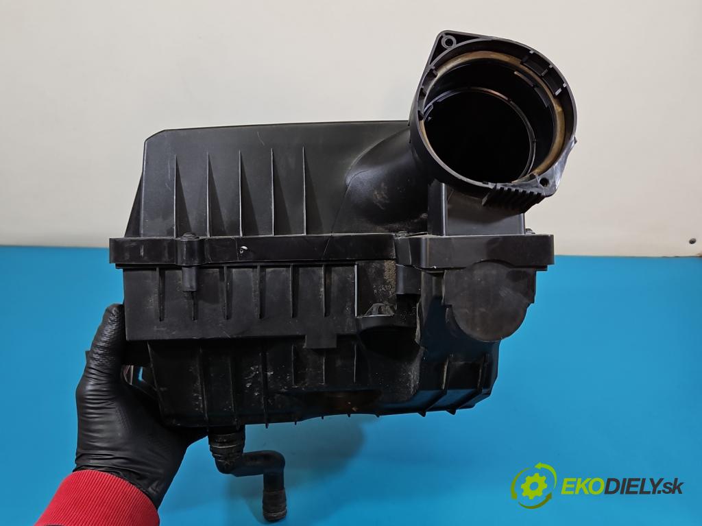 Vw Passat B8 2014 - 2.0 tdi 150 HP automatic 110 kW 1968 cm3 5- obal filtra vzduchu 5Q0129601AC (Obal vzduchového filtra)