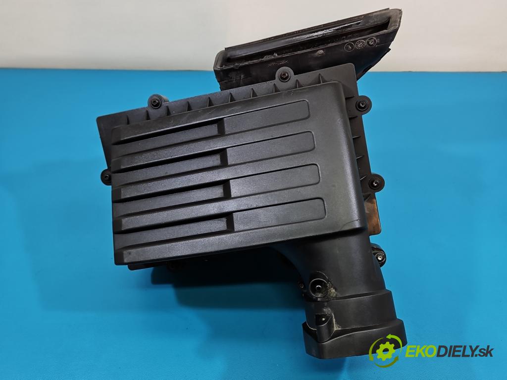 Vw Passat B8 2014 - 2.0 tdi 150 HP automatic 110 kW 1968 cm3 5- obal filtra vzduchu 5Q0129601AC (Obal vzduchového filtra)